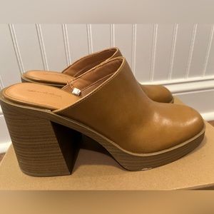 Women’s Tess Platform Mule Heel Universal Thread Size 11